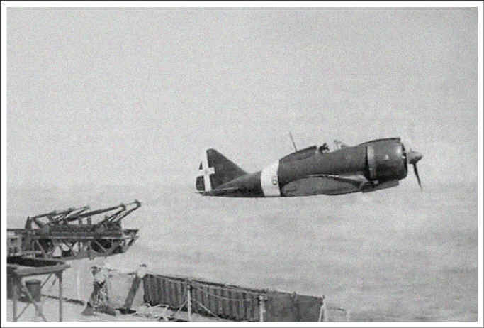 Reggiane Re.2000 catapultato dalla Vittorio Veneto